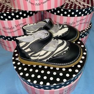 NWT Aldabella Scarpa zebra Mary Janes size 8